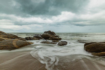 Fototapeta na wymiar Seascape on a rocky coastline. 
