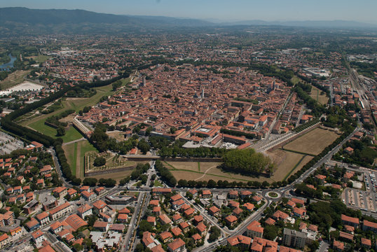 LUCCA - le mura dall'alto toscana