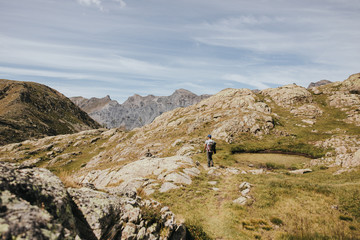 Randonneur dans la montagne