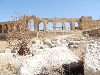 impressive  roman aqueduct, ruined city of Jerash (Gerasa), kingdom Jordan, Middle East