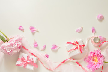 Fototapeta na wymiar Gift box with pink peony