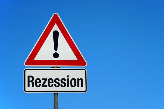 Rezession Warnung mit Achtung Schild und Textfreiraum