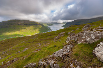 Fototapeta premium Wyspy Owcze to archipelag na północnym Atlantyku na południowo-zachodnim krańcu Morza Norweskiego.