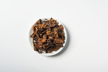 In the white background, arimilaria mellea is a kind of fungus with excellent taste, which can be used for stewing chicken soup and other soup materials.