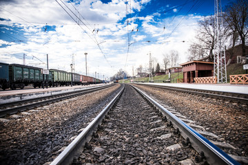 Fototapeta na wymiar Railway tracks at Yasnaya Polyana station .