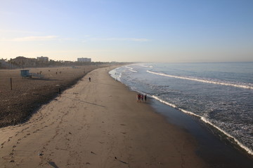 Szenen am Santa Monica Beach in Los Angeles mit Morgenstimmung