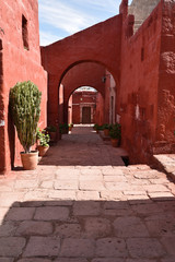Naklejka premium Ruelle ombragée à Arequipa, Pérou