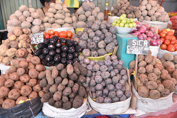 Etal de pommes de terre au marché d'Arequipa, Pérou