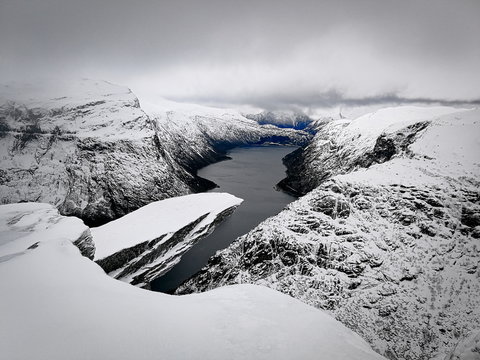 Język Trola, Hardangervidda Norwegia. Zimowe zdjęcia z wyprawy na Język Trola. Trolltunga.