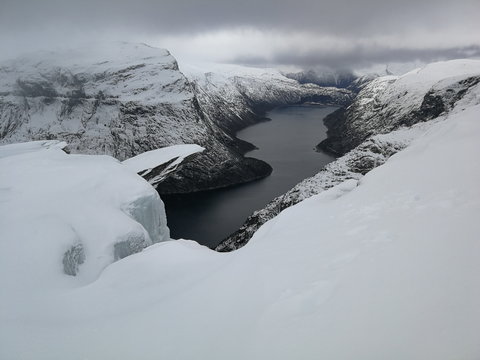 Język Trola, Hardangervidda Norwegia. Zimowe zdjęcia z wyprawy na Język Trola. Trolltunga.