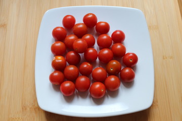 fresh healthy rip cherry red tomatoes washed ready for salad