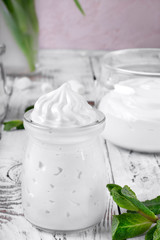 Obraz na płótnie Canvas Marshmallow creme in glass jars on the white wooden table