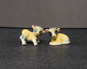 sculptures of two small yellow calves of unknown origins