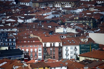 Vista aérea de los tejados de una ciudad