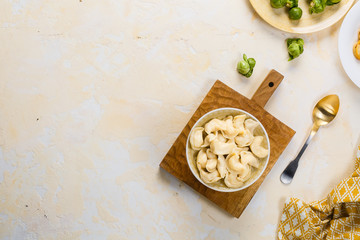 A bowl of meat dumplings 