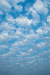 青い空に白い雲