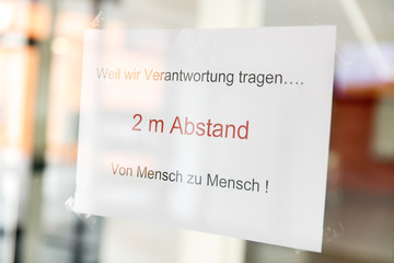 Schild mit 2m Abstand