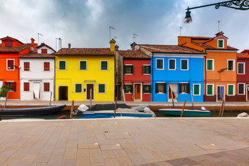 Fototapeta na wymiar Facades of traditional old houses on the island of Burano.