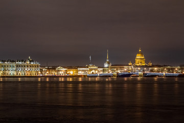 Fototapeta na wymiar saint-petersburg Neva river panorama. saint isaac's cathedralб palace bridgeб admiralty