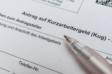 Obraz premium Antrag Arbeitsamt auf Kurzarbeit (KUG) einreichen