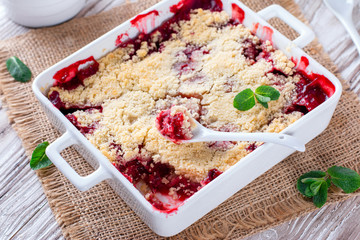 Crumble with strawberries