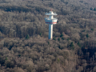 vue aérienne d'un relais de télécommunications à Serans dans l'Oise en France