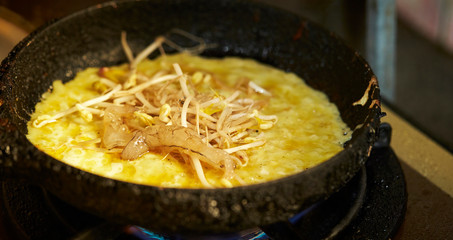 Shrimp and bean sprout omelette