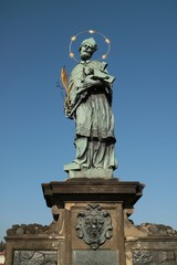 Fototapeta na wymiar プラハ　カレル橋　聖人像