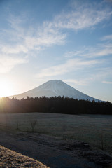 Fototapeta premium 富士山と日の出 晴れ空