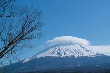 笠雲の富士山　朝霧高原より
