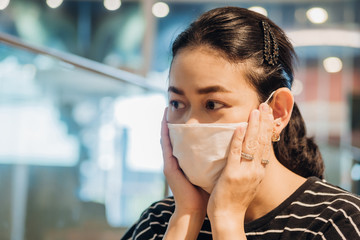 Asian woman wears cotton face mask