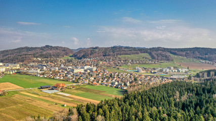 Fototapeta na wymiar Luftaufnahme mit einem Blick Richtung Gümligen, Bern