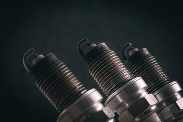 used spark plug contacts of an internal combustion engine