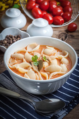 Fresh tomato soup with conchigliette.