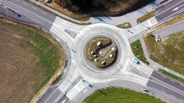 Immer sch&ouml;n im Kreis herum, Kreisel in Muri bei Bern