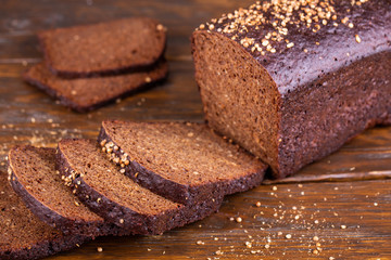 Sliced with pieces of black bread with tmina