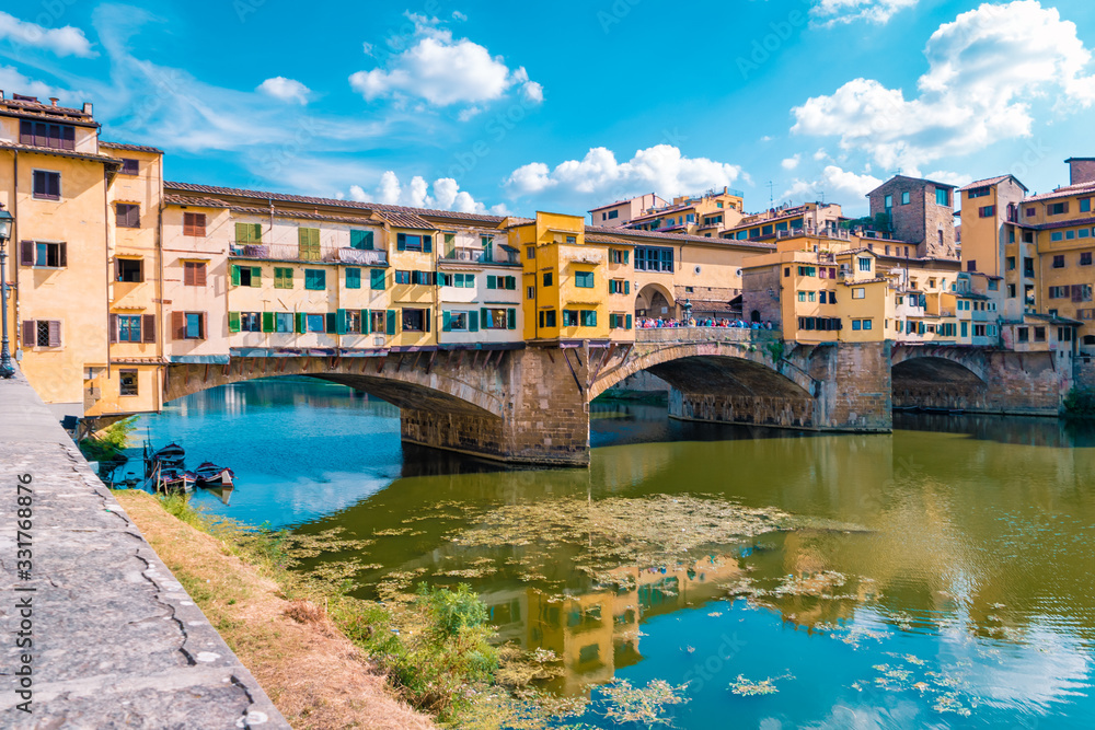 Wall mural Ponte Vecchio bridge over the Arno River in Florence Italiy, colourful bridge over the river in Florence