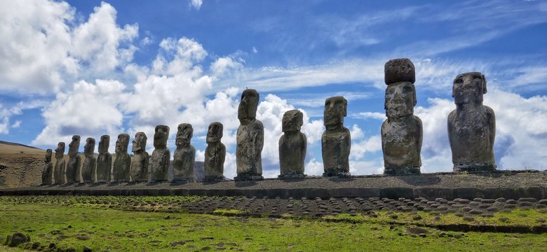 Easter Island &ndash; The 15 Moai statues at Tongariki
