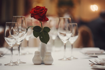 romantic dinner table setting