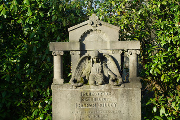 Antiker Grabstein auf dem Altstadtfriedhof in Mülheim an der Ruhr
