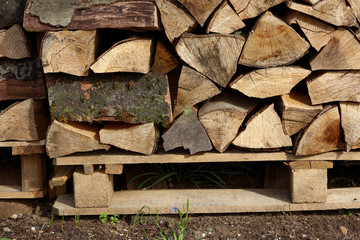 Brennholz Kaminholz Holz aufgestapelt