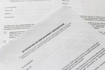 Obraz premium Attestation de déplacement dérogatoire française