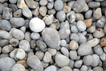 Kiesel an einem Strand