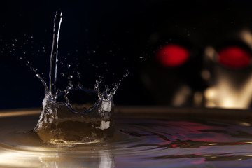 不規則な形を彩る、不規則な配色と今後の世の中のゆくえを占う