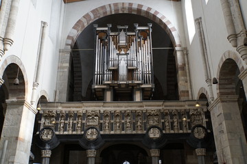romanische Kirche St. Maria im Kapitol