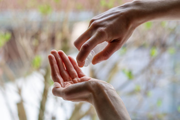 Disinfecting the hands with disinfection gel