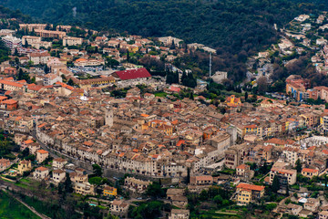 Fototapeta premium A close-up panoramic aerial view of the old medieval French town Vence (Provence / Riviera / Côte d'Azur)