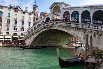 Fototapeta na wymiar Rialto Bridge at Venice Italy 2012/04/11