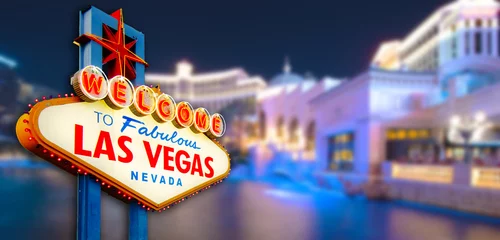 Meubelstickers Welkom bij Never Sleep City Las Vegas, Nevada Teken met het hart van de Las Vegas-scène op een wazige achtergrond. (alle logo& 39 s waren verwijderd) © nuinthesky
