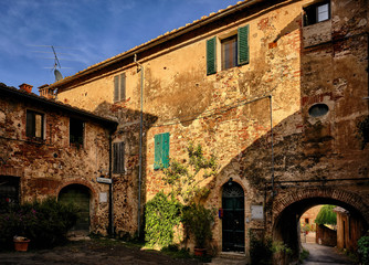 Fototapeta na wymiar old houses in tuscany italy